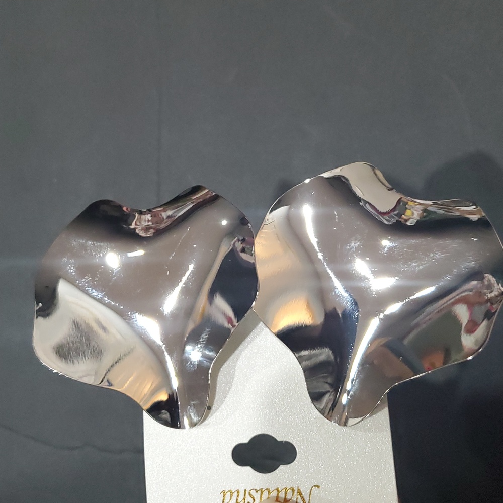 Natasha couture oversized flower petal silver tone geometric stud earrings new‎